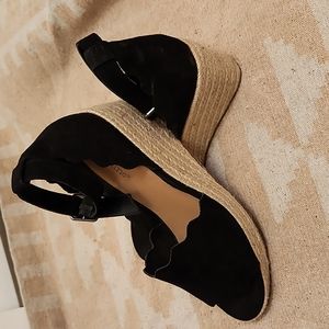 Madeline Black Scalloped Espadrille Wedge sandals size 10